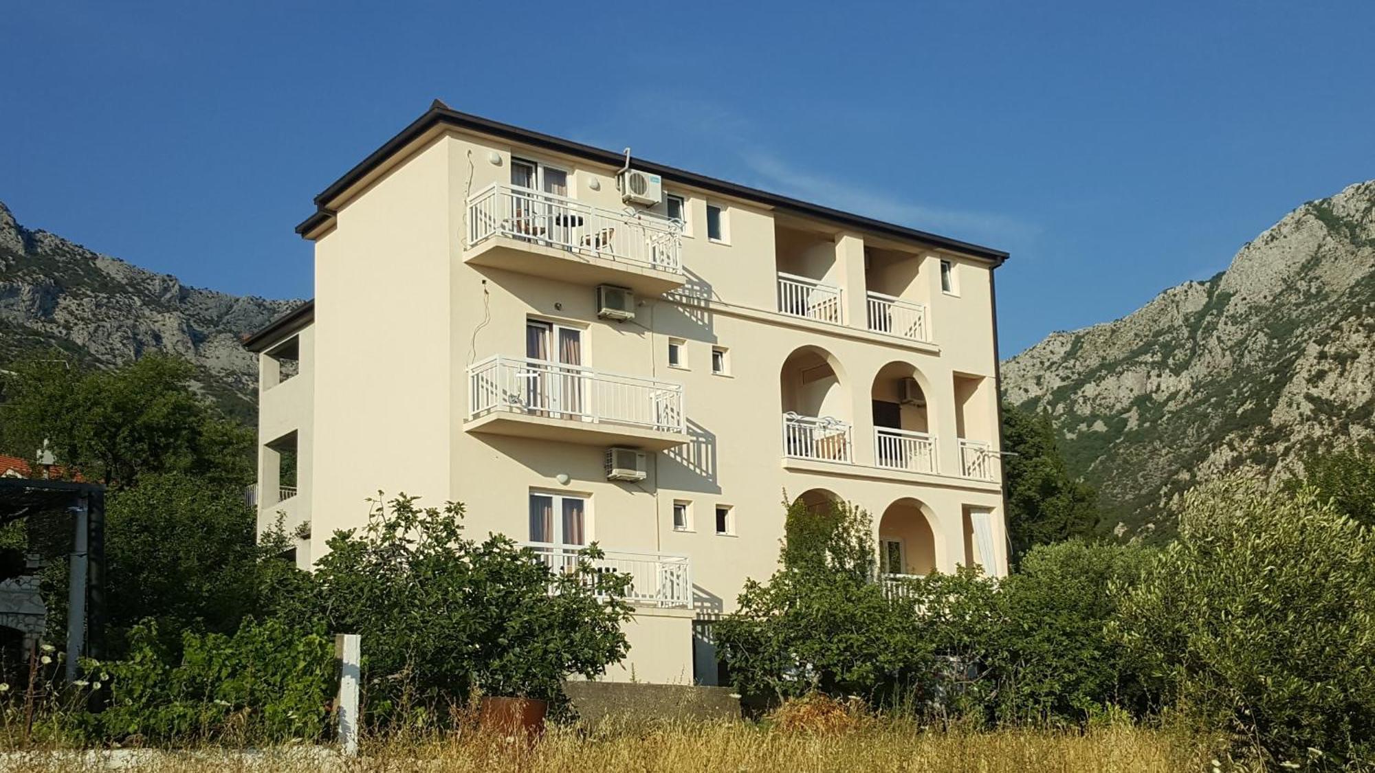 Apartment With A Parking Space Gradac, Makarska - 6724 Gradac (Split-Dalmatia)